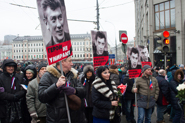Nemtsov's portraits on mourning march of memory