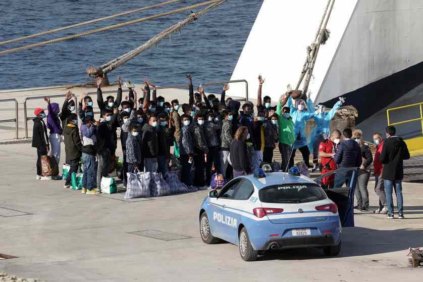 Migrants at shore
