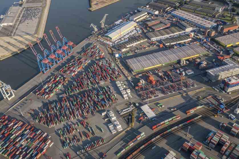 Německo, Hamburk, letecký pohled na kontejnerový terminál Tollerort