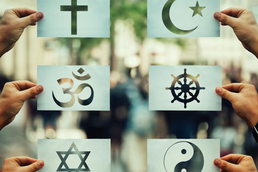 6 papers with the religious symbols of Christianity, Islam, Hinduism, Buddhism, Judaism and Taoism