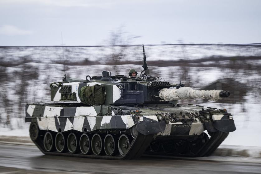 Finnish soldiers of the Finnish-Swedish Division ride the Leopard 2A6