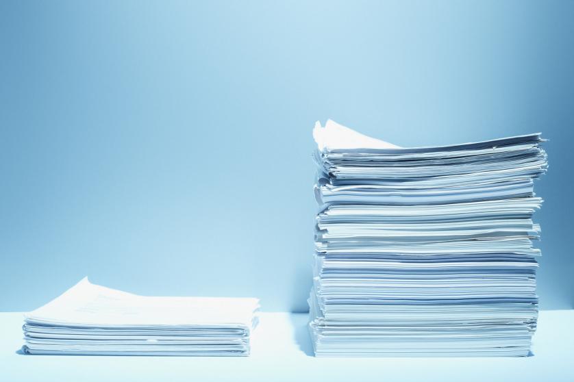 Piles de papier courtes et hautes