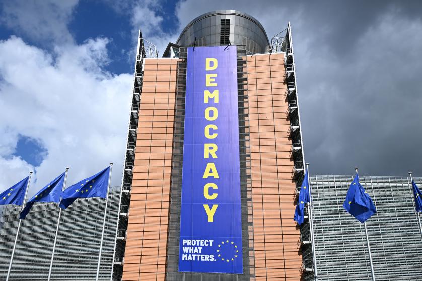 Illustration of Democracy banner displayed on EU Commission building