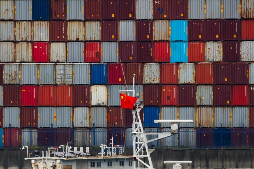 Le drapeau national chinois est visible sur la structure d