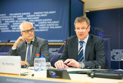 Pressekonferenz über die Haushaltsentlastung 2012 für die Europäische Kommission und Exekutivagenturen