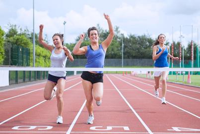 Αθλητές κόβουν το νήμα