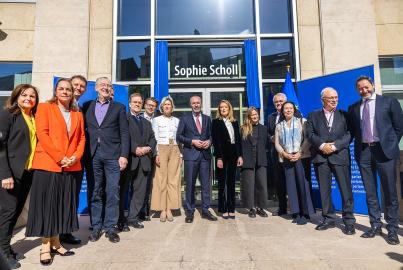 Roberta Metsola, Manfred Weber and other MEPs in front of the Scholl building