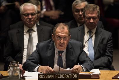 Ruský ministr zahraničí Sergej Lavrov hovoří během zasedání Rady bezpečnosti o situaci v Sýrii 18. prosince 2015 v sídle OSN v New Yorku.
