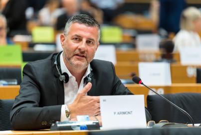 Pascal Arimont tijdens de presentatie van zijn ontwerpverslag in de commissie.